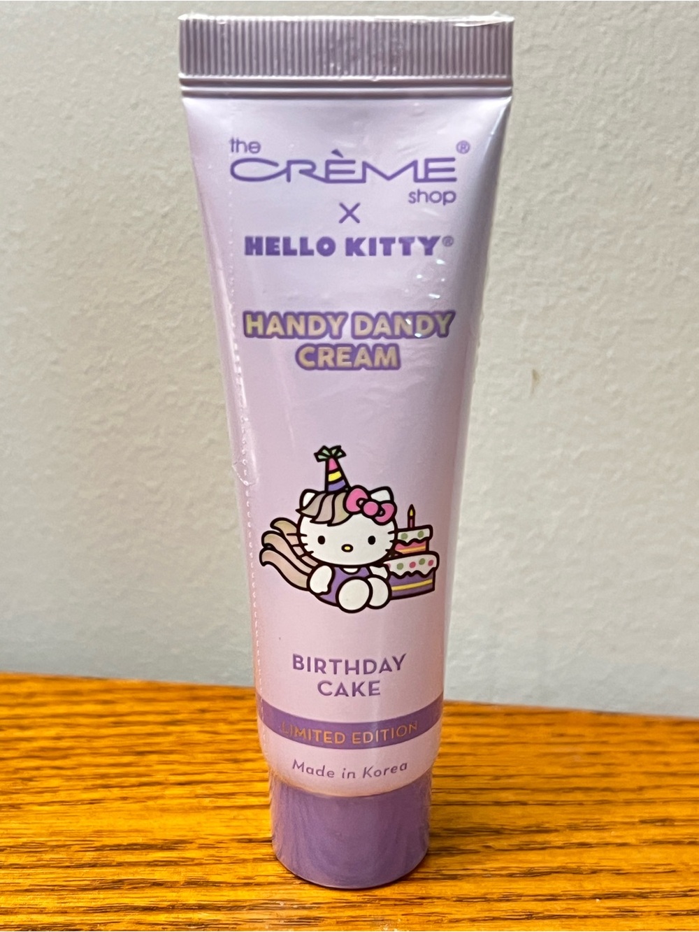 🎸 The Crème Shop x Hello Kitty Handy Dandy Cream Birthday Cake